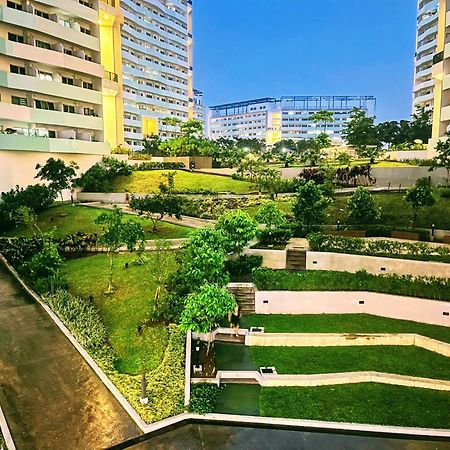 Acellyne'S Suites At The Residences At Commonwealth By Century Quezon City Kültér fotó