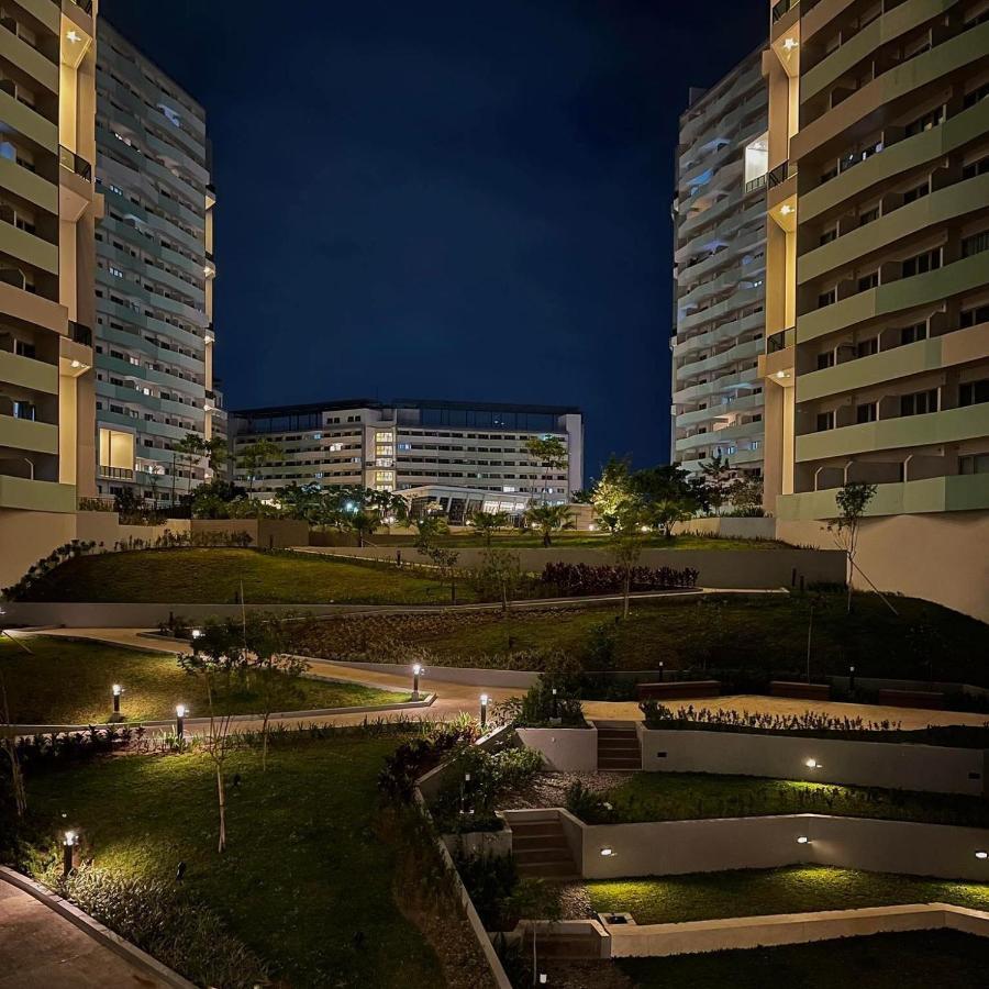 Acellyne'S Suites At The Residences At Commonwealth By Century Quezon City Kültér fotó
