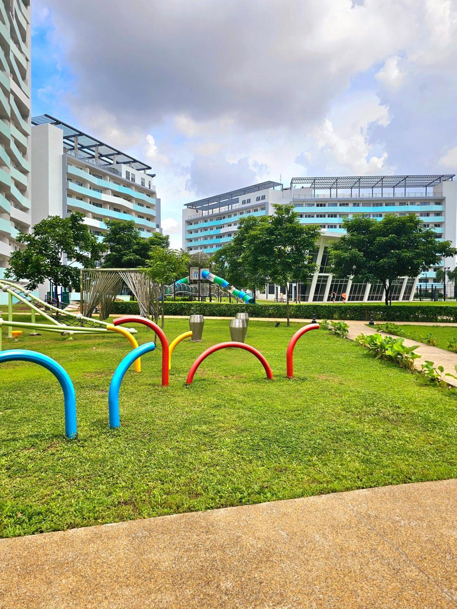 Acellyne'S Suites At The Residences At Commonwealth By Century Quezon City Kültér fotó