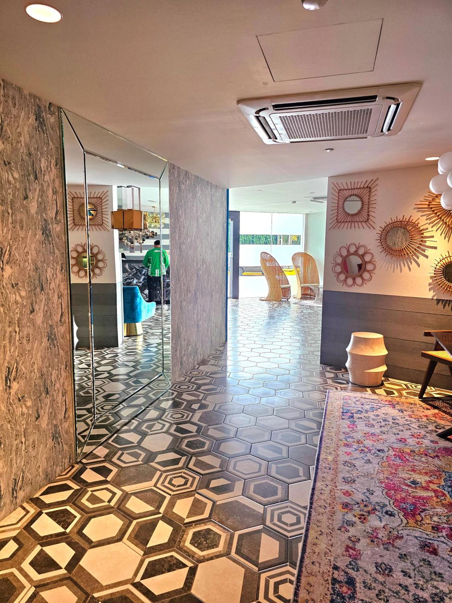 Acellyne'S Suites At The Residences At Commonwealth By Century Quezon City Kültér fotó