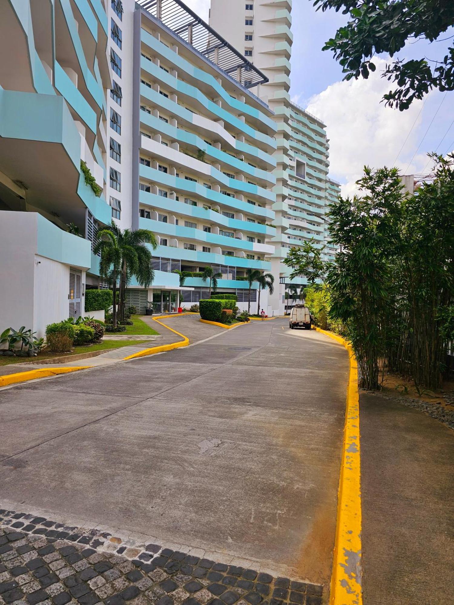 Acellyne'S Suites At The Residences At Commonwealth By Century Quezon City Kültér fotó