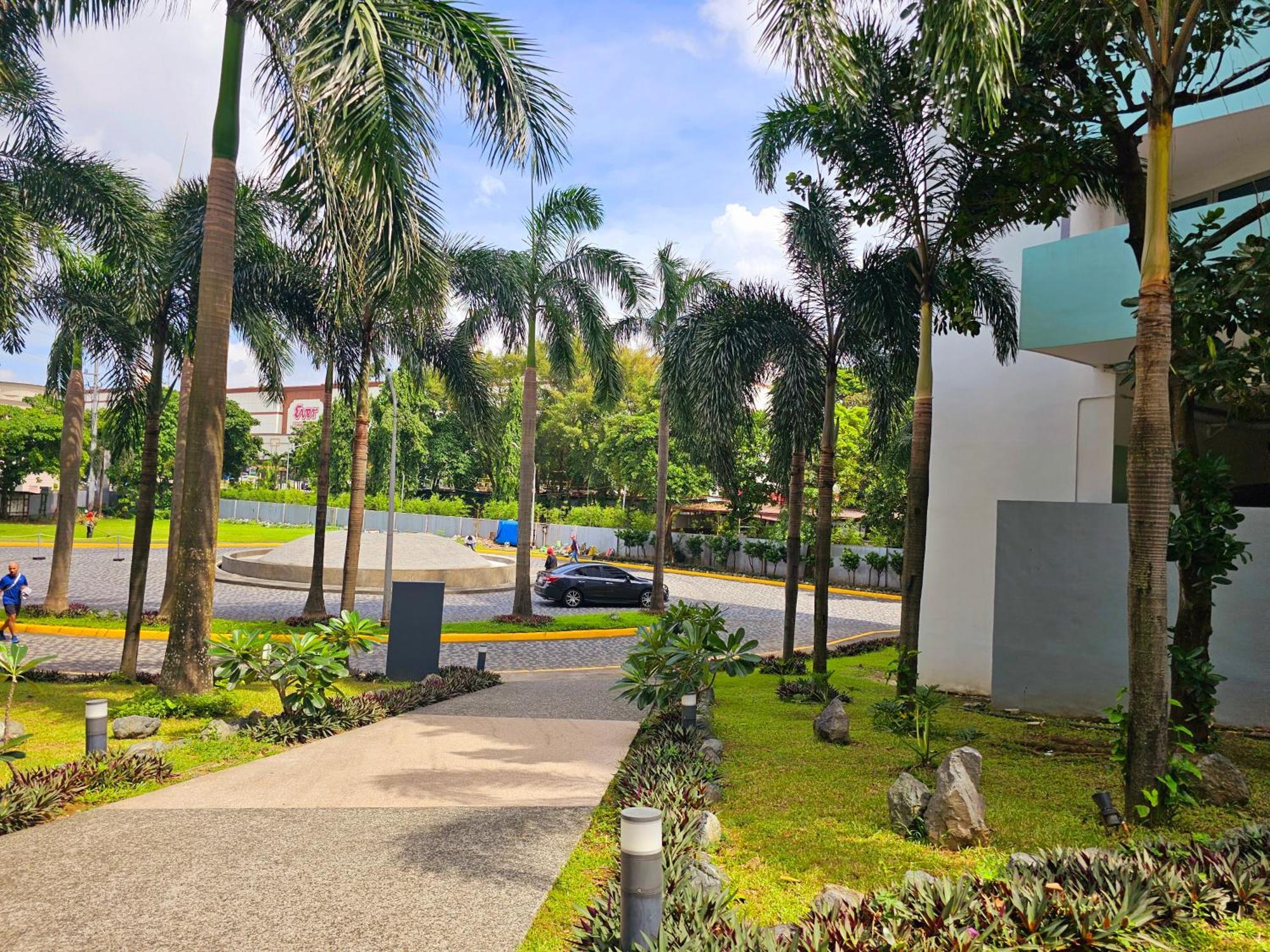 Acellyne'S Suites At The Residences At Commonwealth By Century Quezon City Kültér fotó