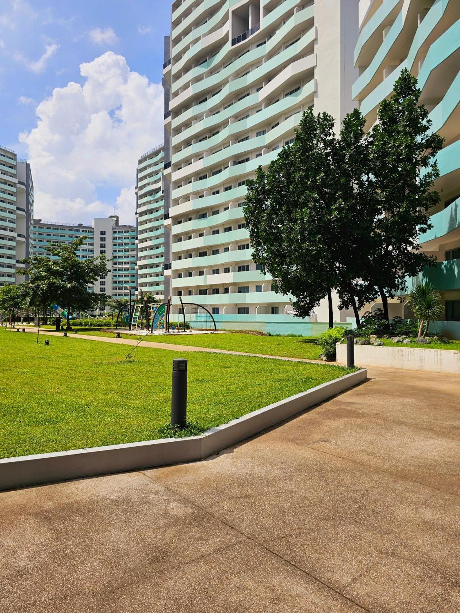 Acellyne'S Suites At The Residences At Commonwealth By Century Quezon City Kültér fotó