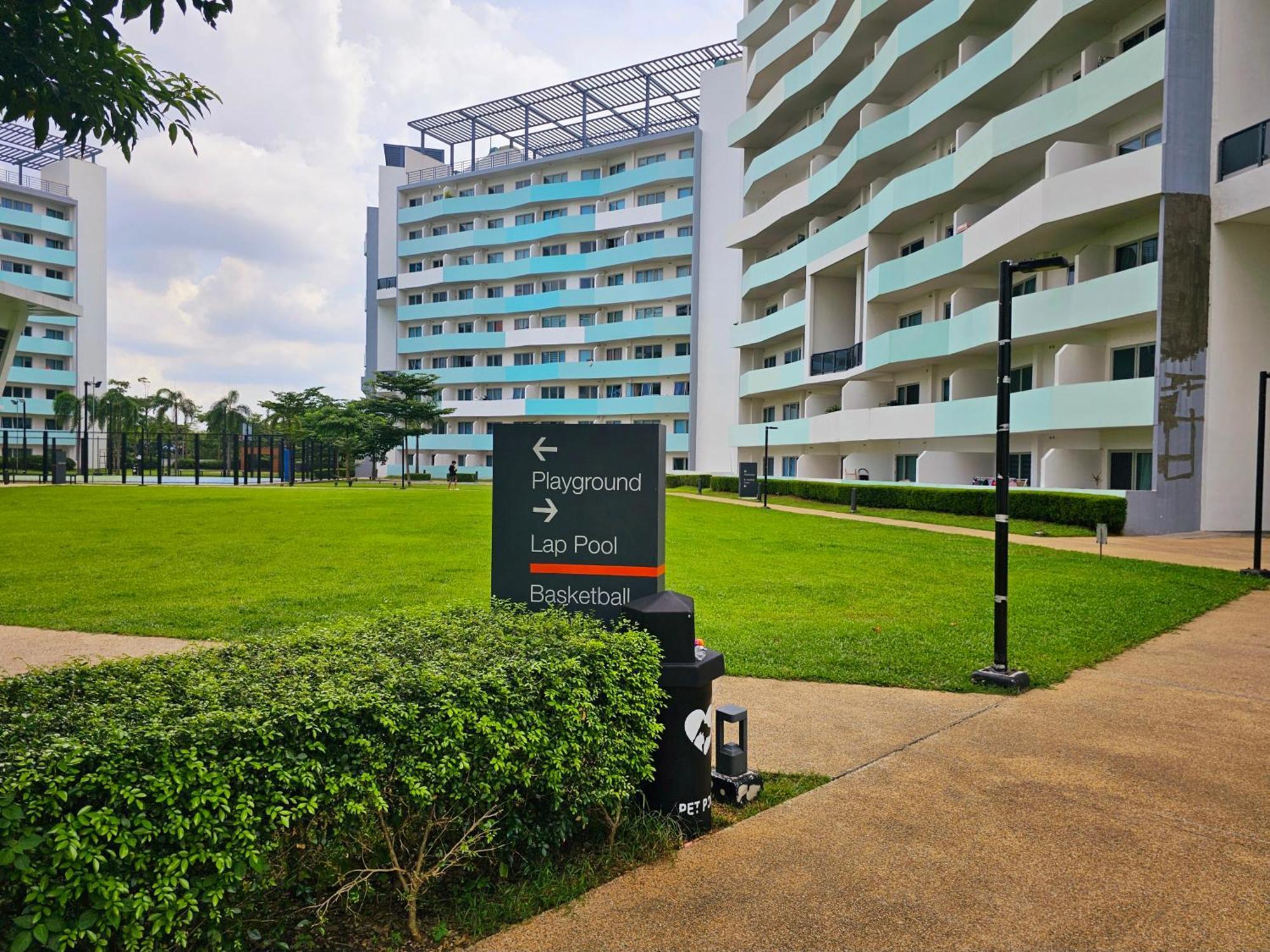 Acellyne'S Suites At The Residences At Commonwealth By Century Quezon City Kültér fotó