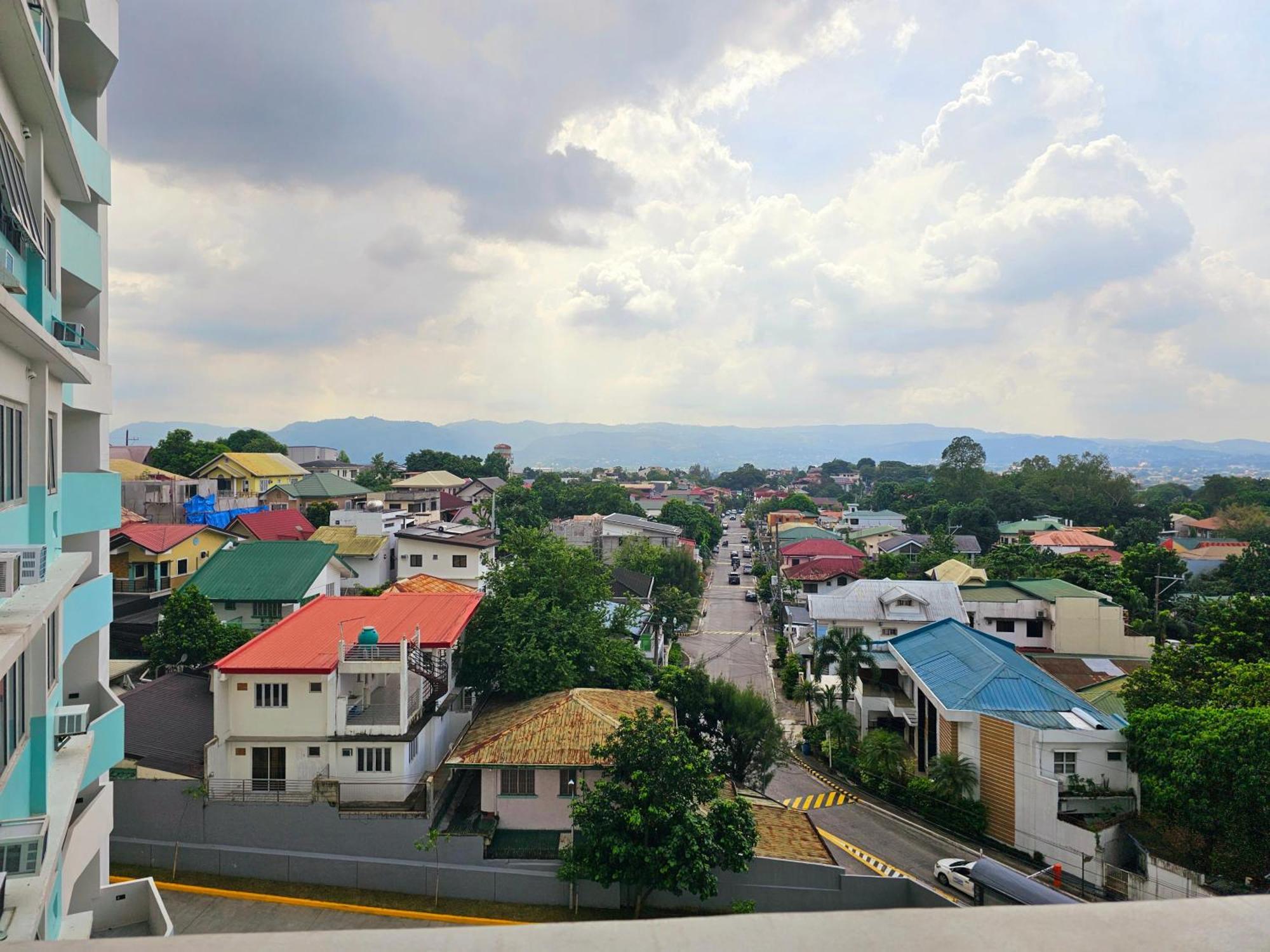 Acellyne'S Suites At The Residences At Commonwealth By Century Quezon City Kültér fotó