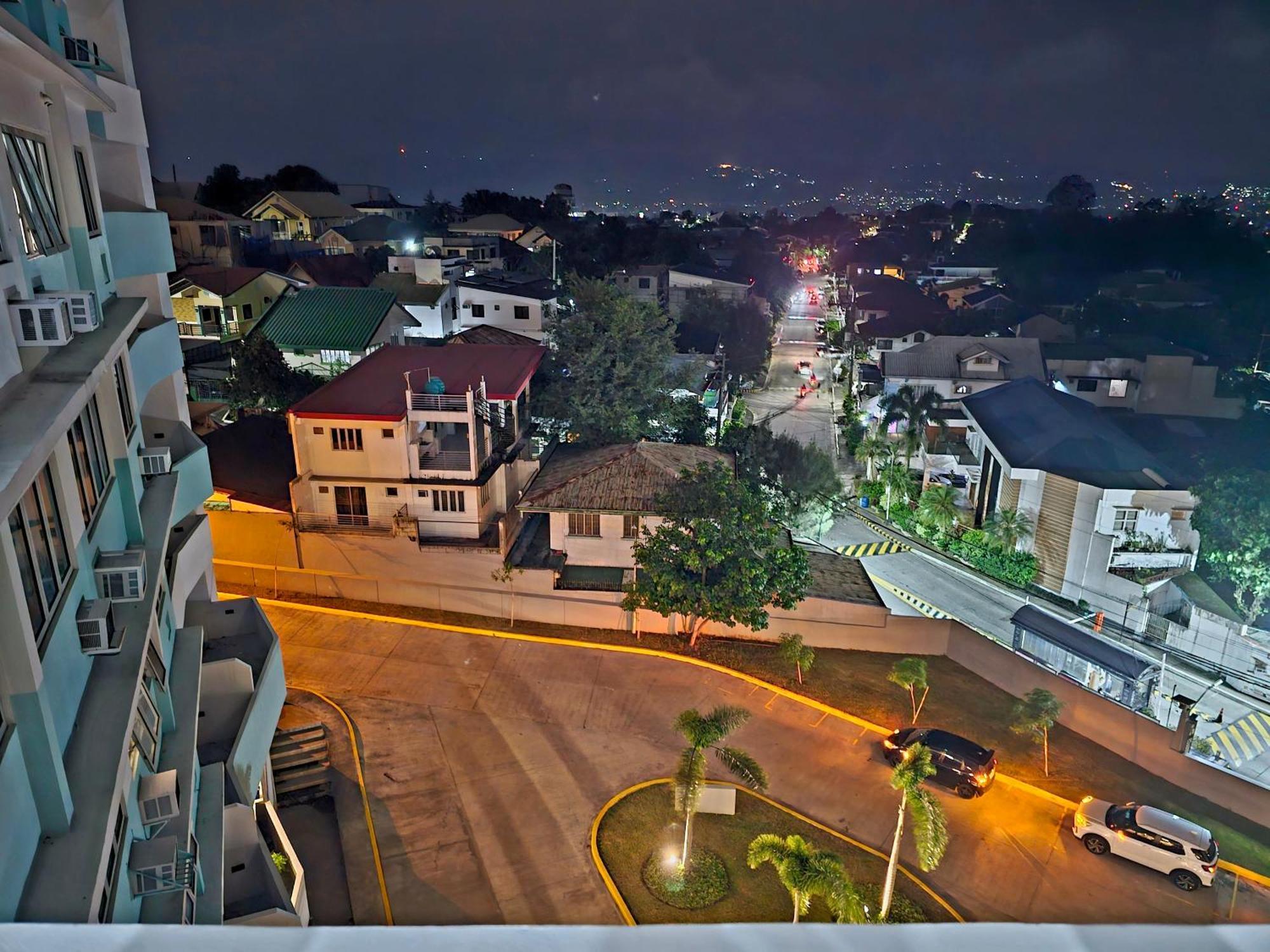 Acellyne'S Suites At The Residences At Commonwealth By Century Quezon City Kültér fotó
