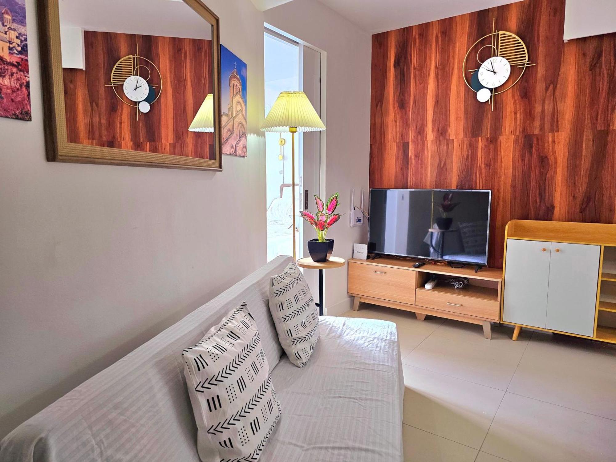 Acellyne'S Suites At The Residences At Commonwealth By Century Quezon City Kültér fotó