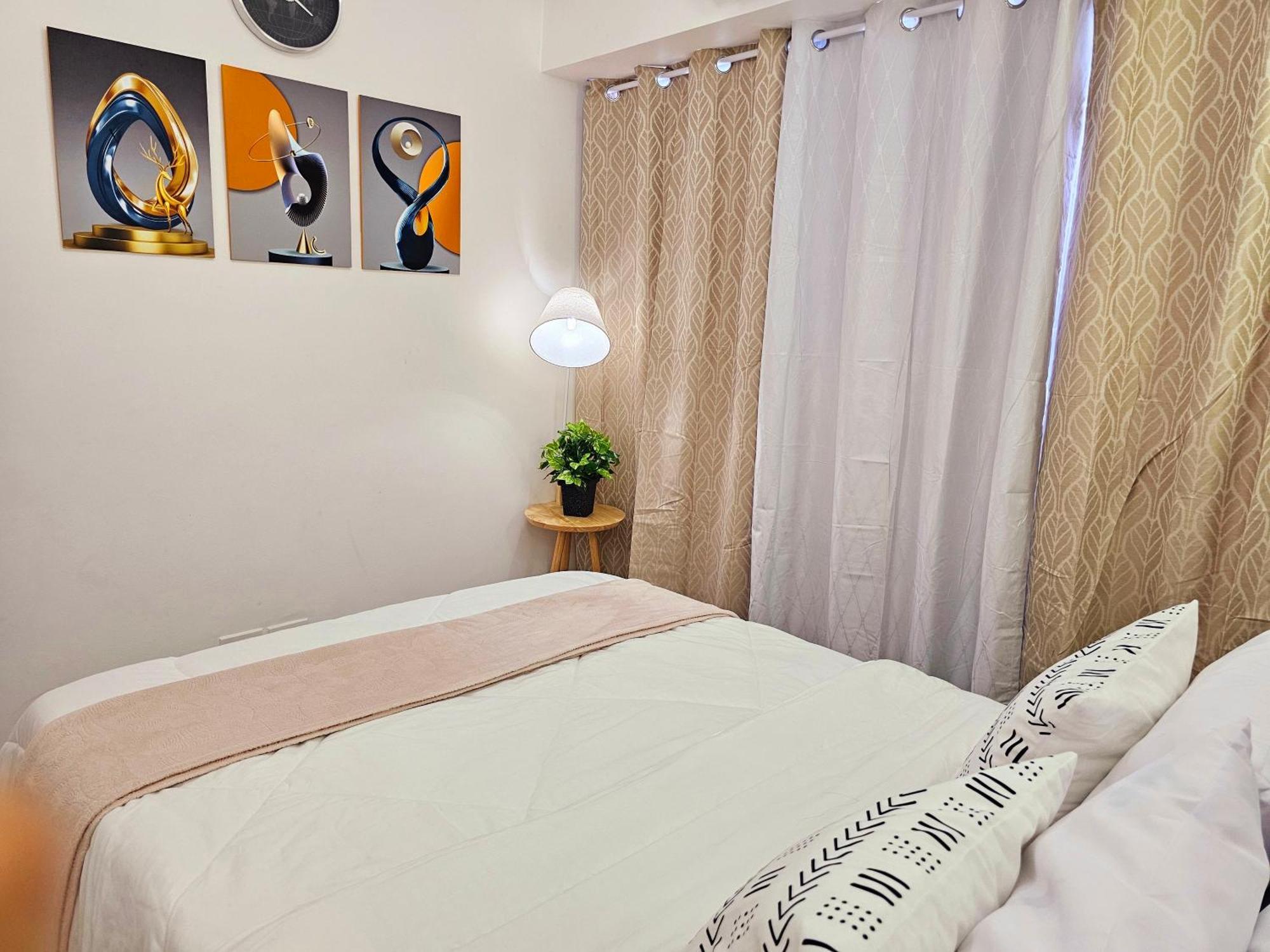 Acellyne'S Suites At The Residences At Commonwealth By Century Quezon City Kültér fotó
