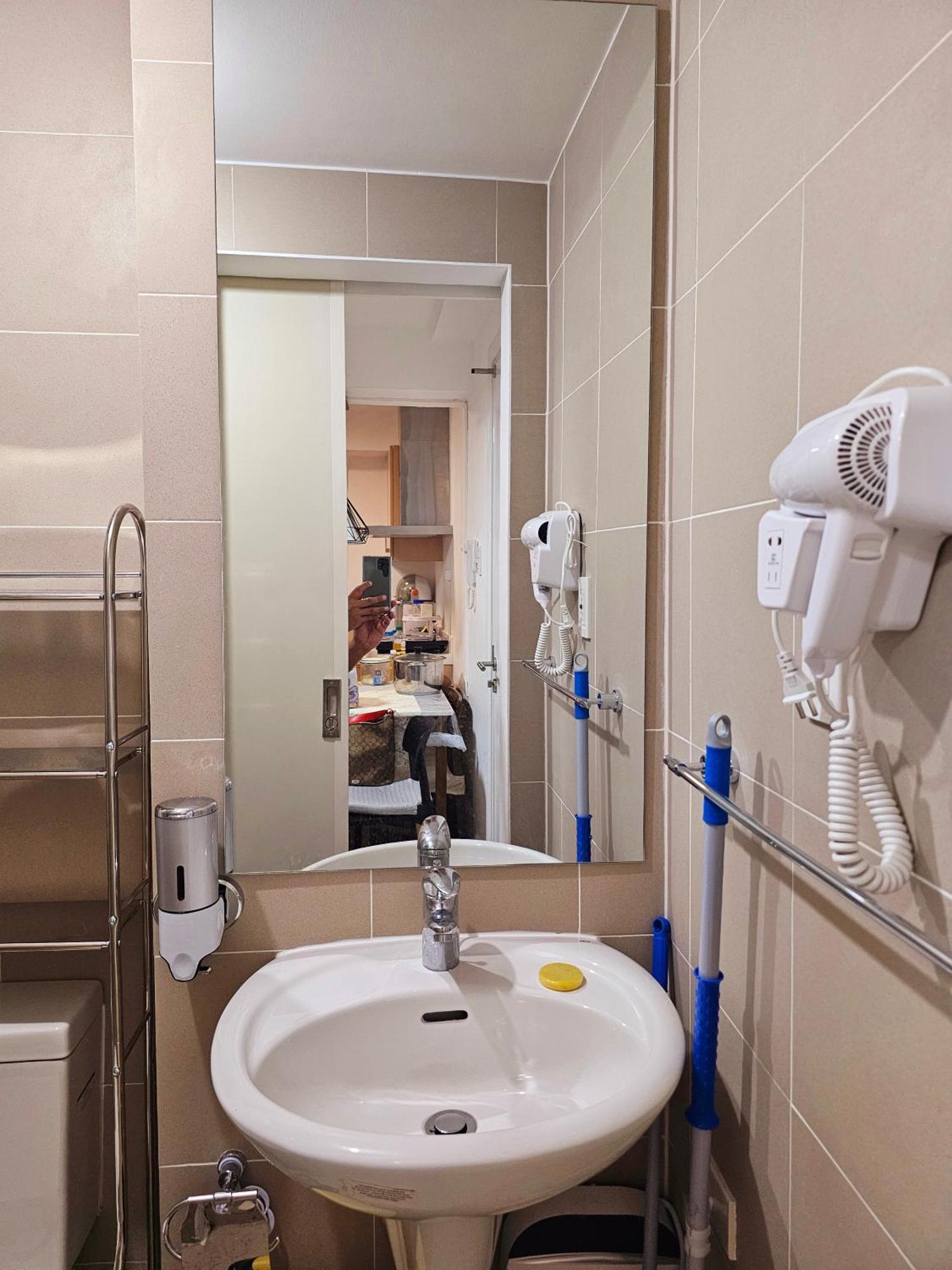 Acellyne'S Suites At The Residences At Commonwealth By Century Quezon City Kültér fotó