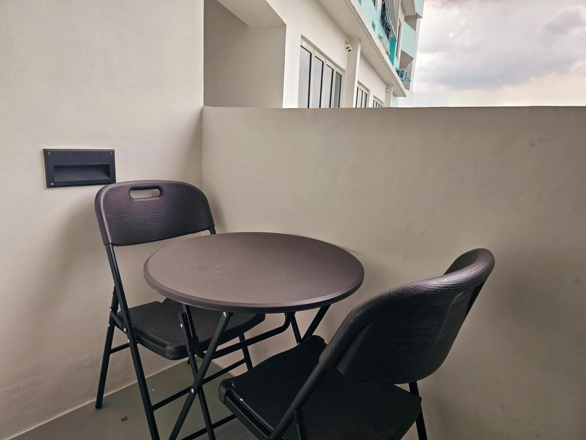 Acellyne'S Suites At The Residences At Commonwealth By Century Quezon City Kültér fotó