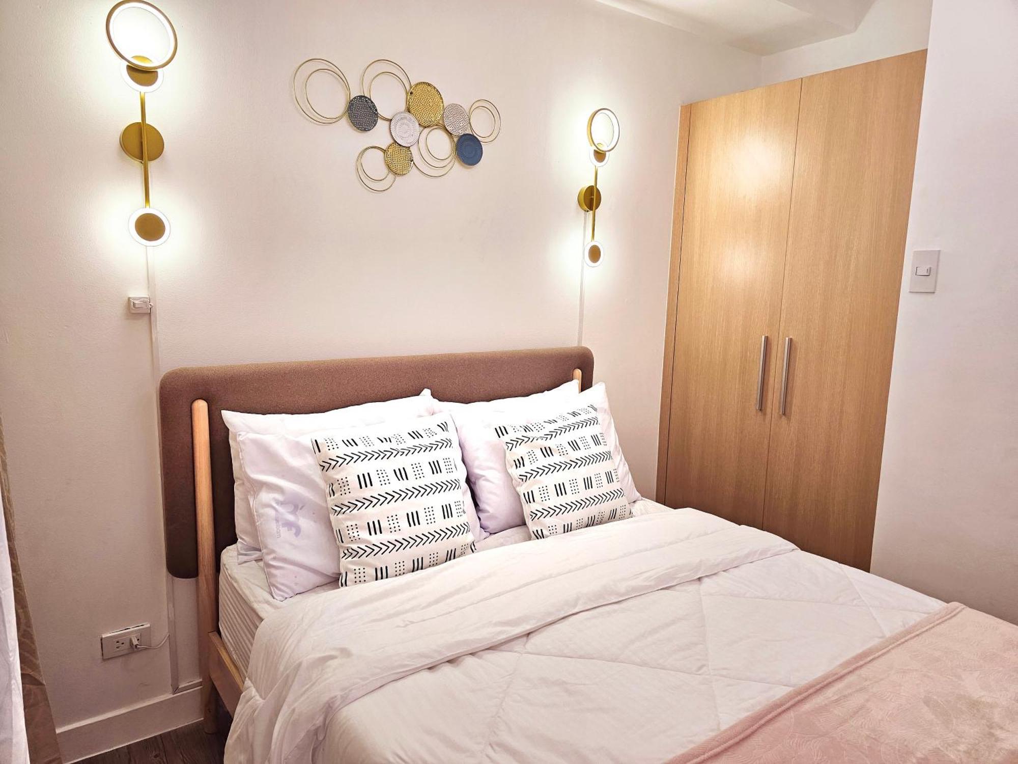 Acellyne'S Suites At The Residences At Commonwealth By Century Quezon City Kültér fotó