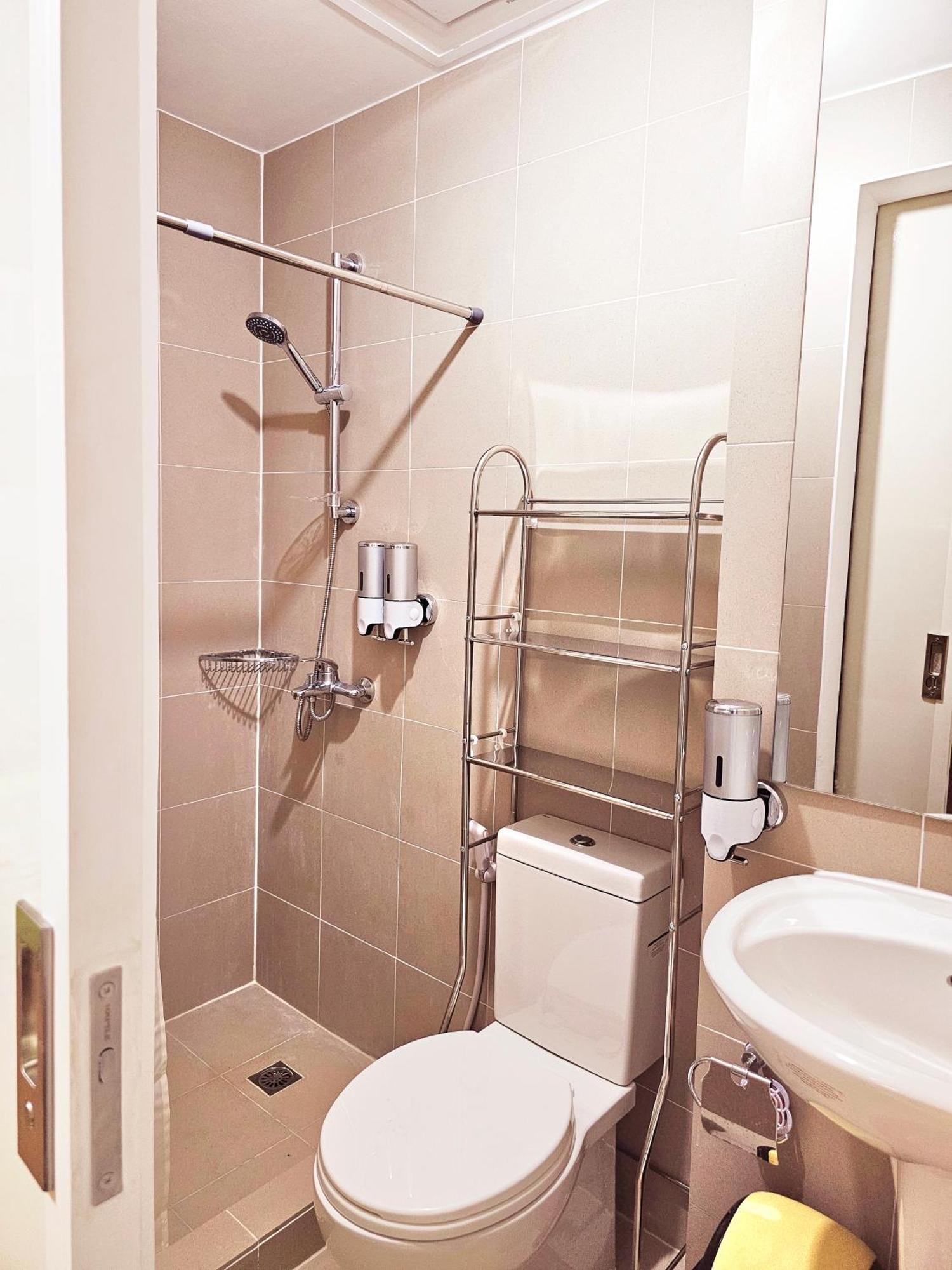 Acellyne'S Suites At The Residences At Commonwealth By Century Quezon City Kültér fotó