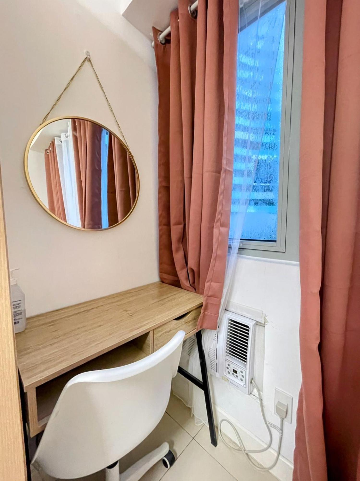 Acellyne'S Suites At The Residences At Commonwealth By Century Quezon City Szoba fotó