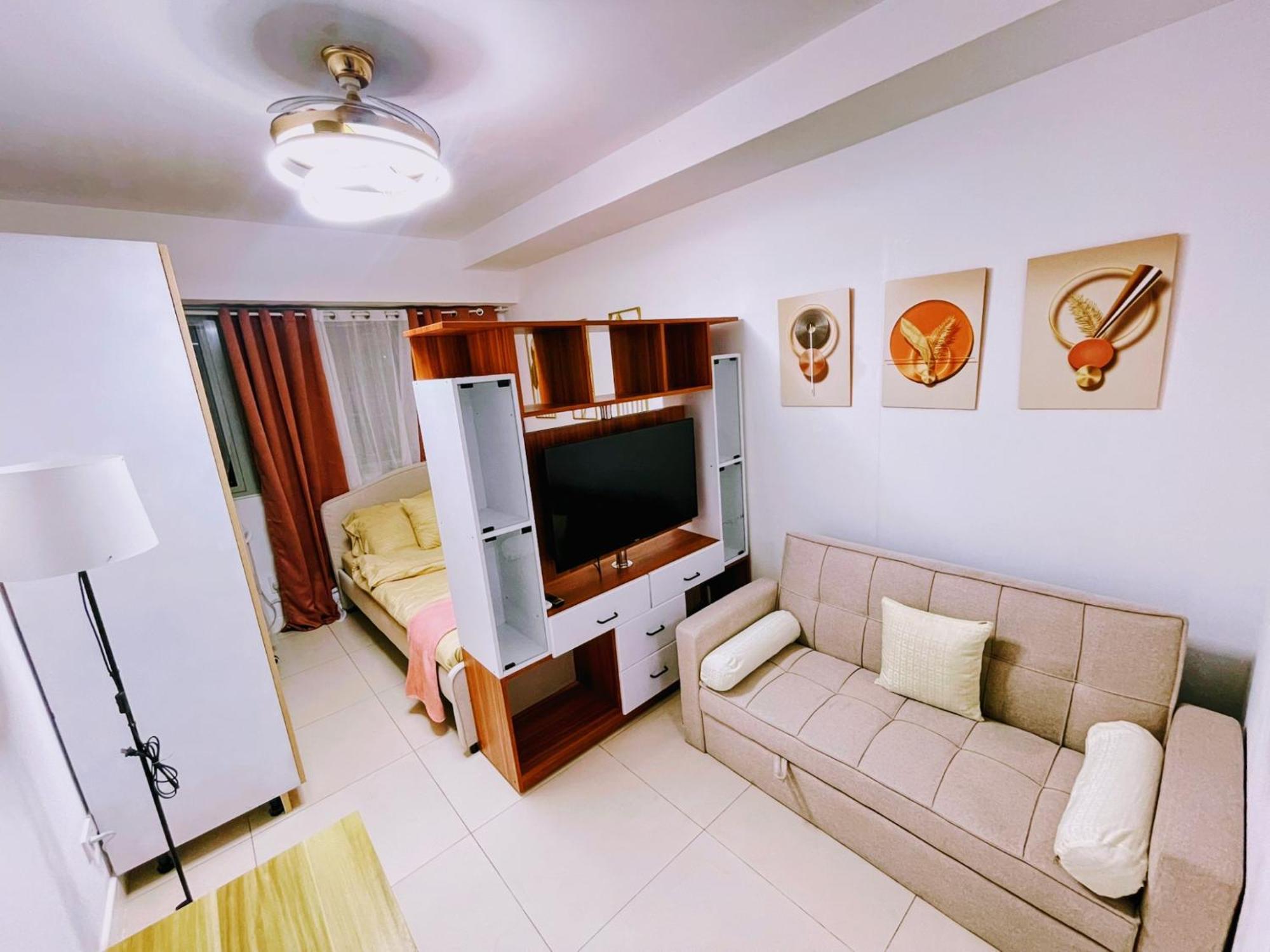 Acellyne'S Suites At The Residences At Commonwealth By Century Quezon City Szoba fotó