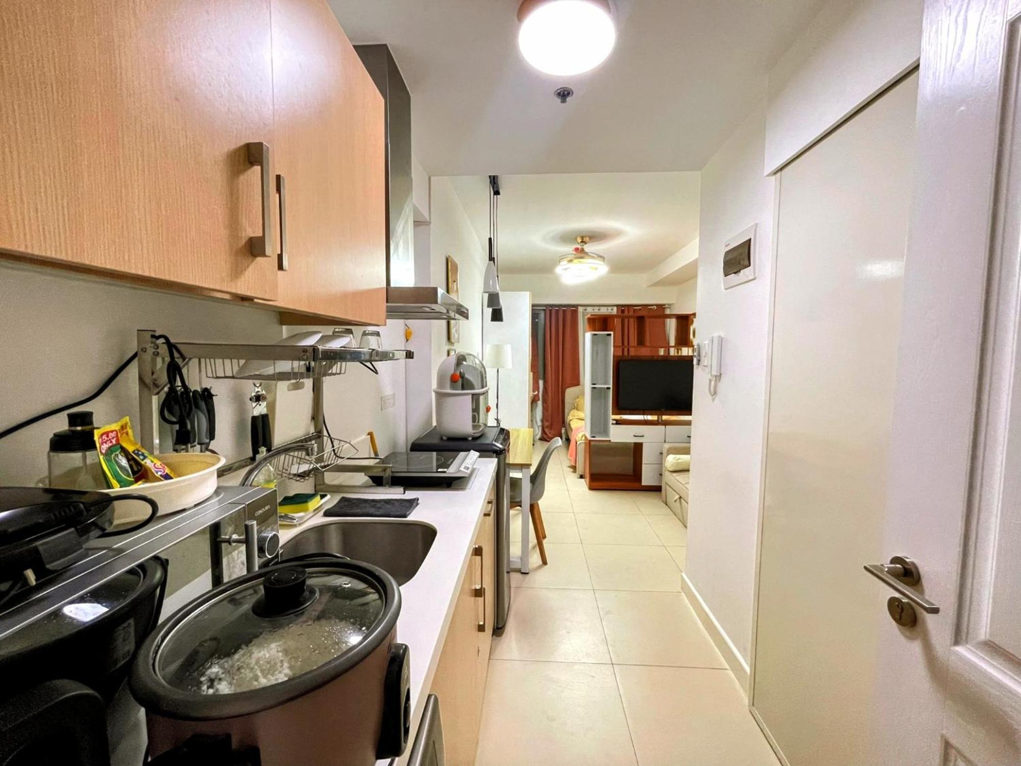 Acellyne'S Suites At The Residences At Commonwealth By Century Quezon City Szoba fotó