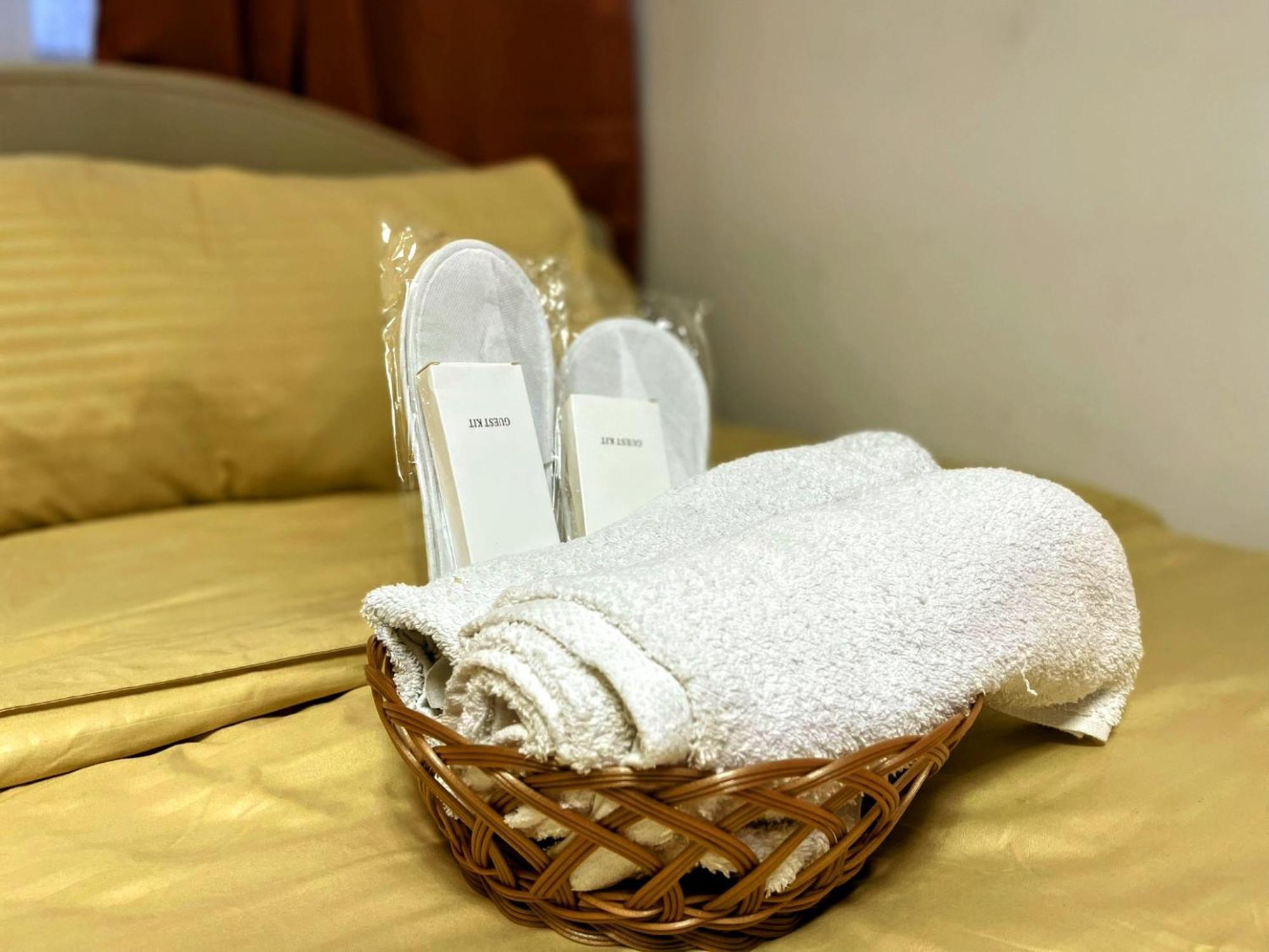 Acellyne'S Suites At The Residences At Commonwealth By Century Quezon City Szoba fotó