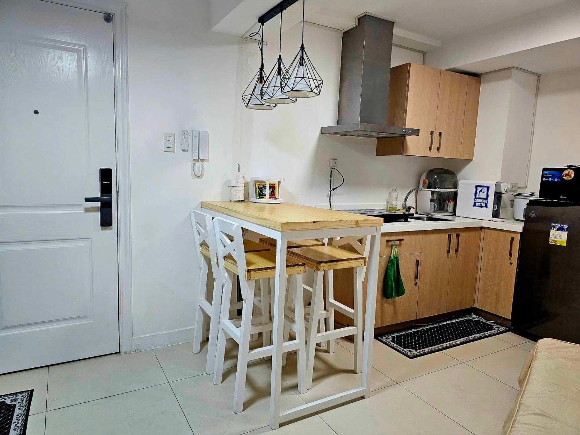 Acellyne'S Suites At The Residences At Commonwealth By Century Quezon City Kültér fotó