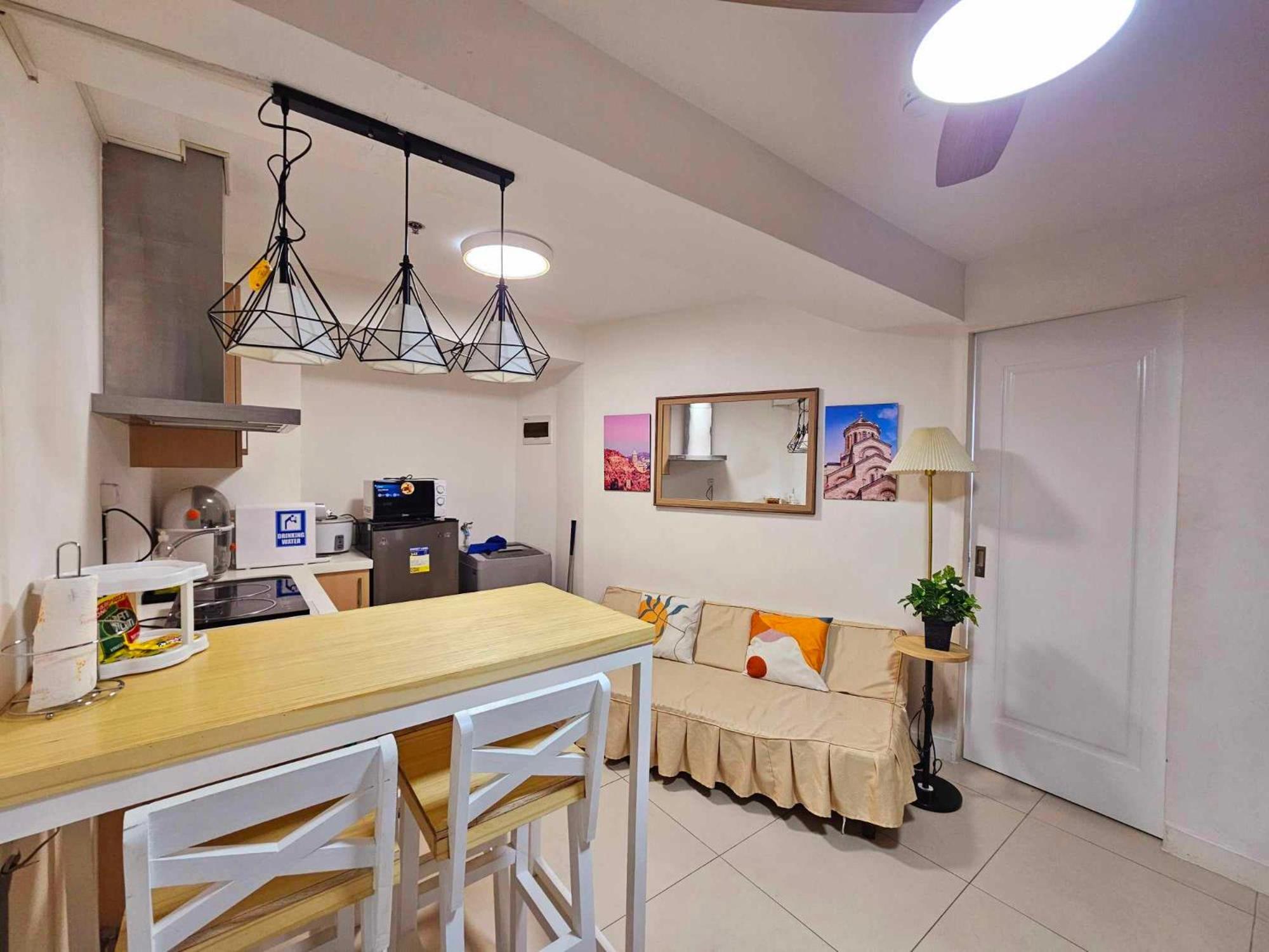 Acellyne'S Suites At The Residences At Commonwealth By Century Quezon City Kültér fotó